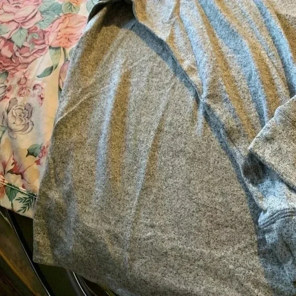 Top for Women’s Long Sleeve Gray Size XL - Picture 3 of 7